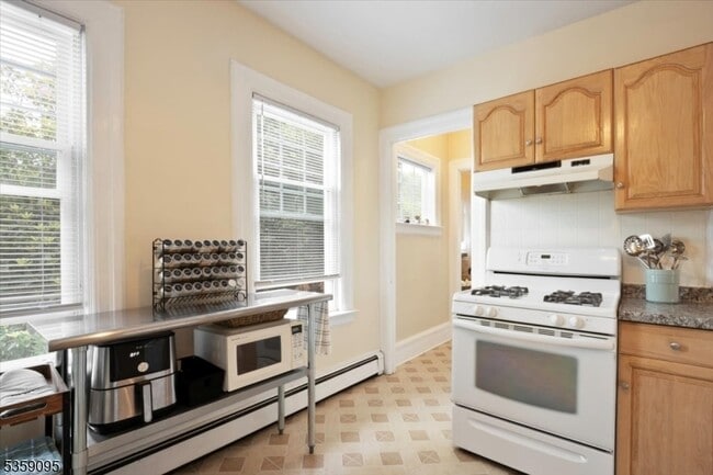 Building Photo - 13 Jacobus Ave