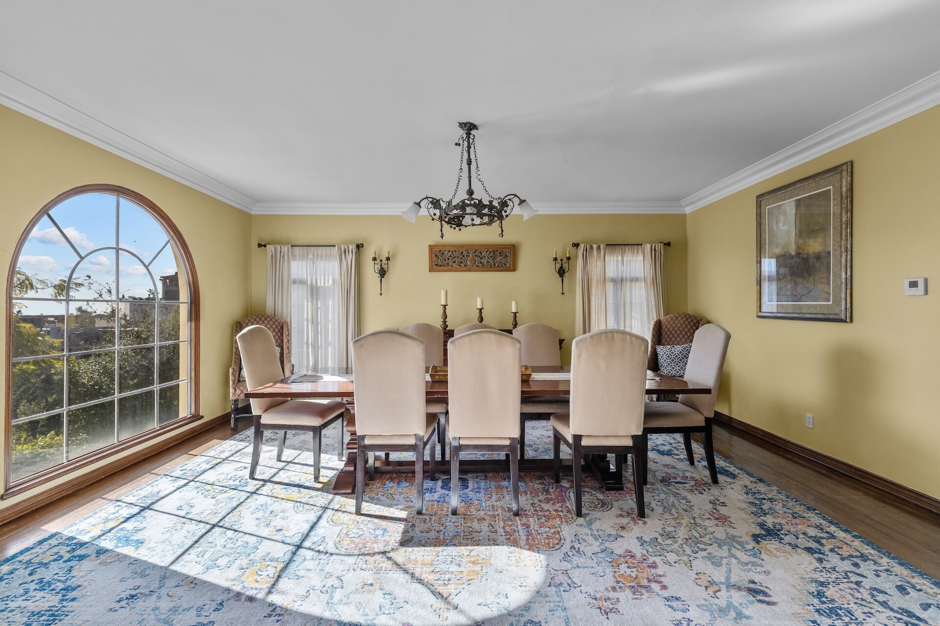 Building Photo - 2856 Glendower Ave