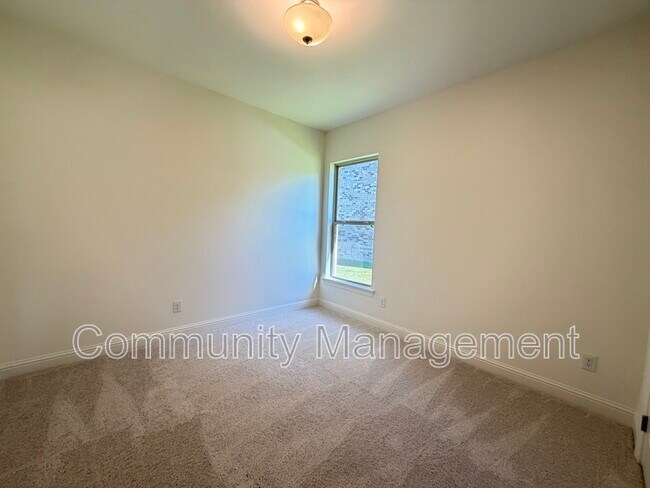 Building Photo - 3696 Waterbury Ave