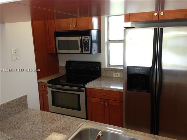 Building Photo - 895 Twin Lakes Dr
