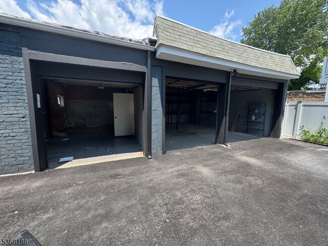 Building Photo - 31 Heckel St