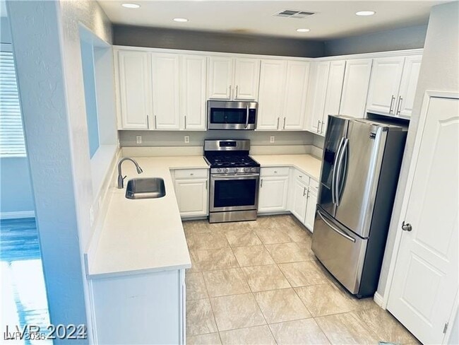 Building Photo - 8183 Lake Chippewa St