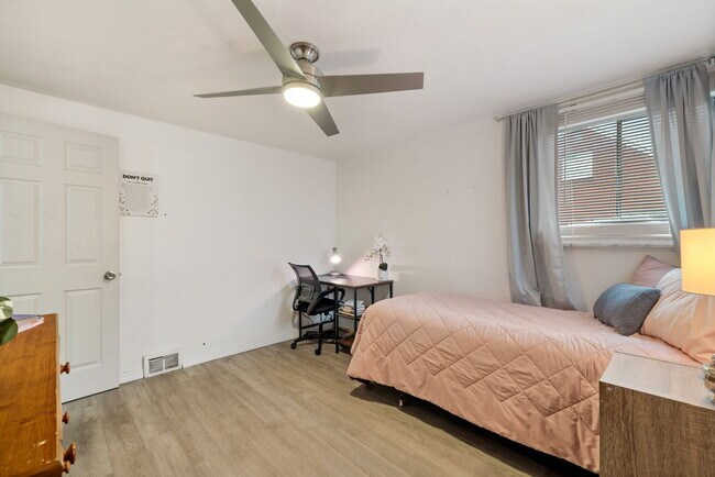 Bedroom 1 - 402 College Park Dr