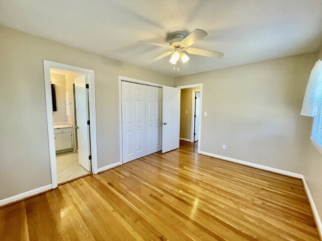 Building Photo - 4 Bed, 2 Bath Nest In Cottonade Close To Base