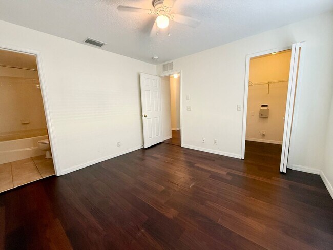 Building Photo - Coquina Key Townhomes Gated community 3/2.5