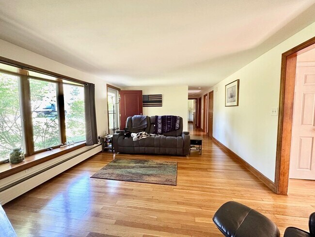 Building Photo - 10 Roulston Rd