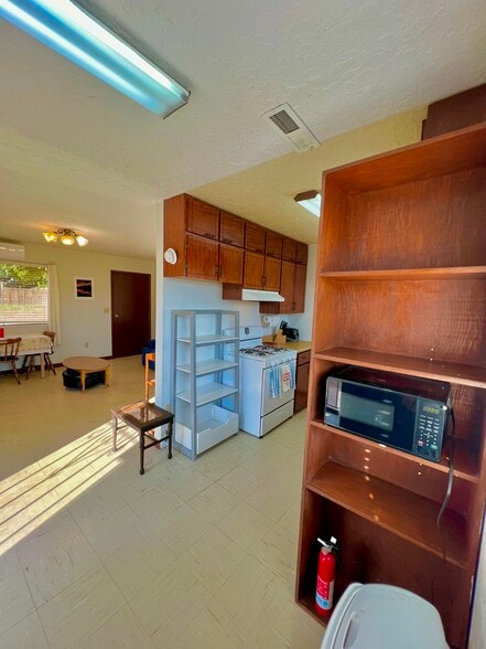 Building Photo - 3058 Tenorio Dr