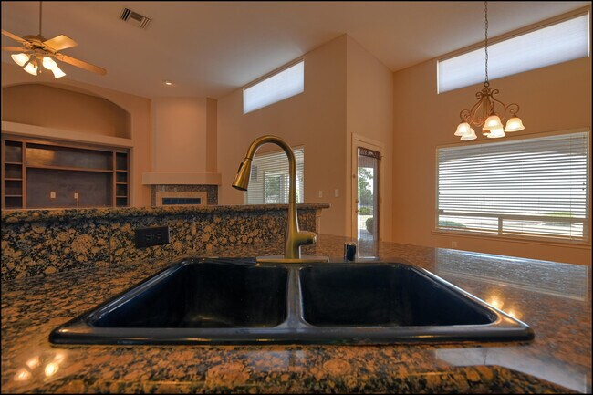 Building Photo - 1435 Cloud Ridge Dr