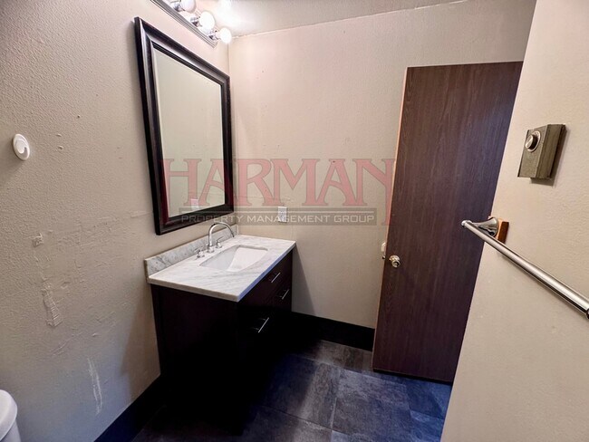 Building Photo - 1083 N 150 W