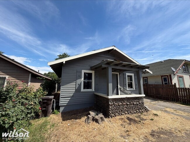 Building Photo - 1403 W Lincoln Ave