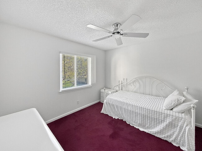 Building Photo - 4866 SW 32nd Terrace