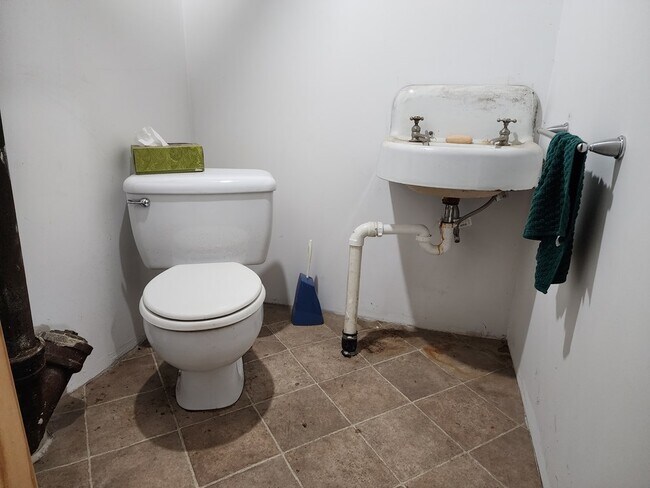 Building Photo - 7522 Utegg Rd