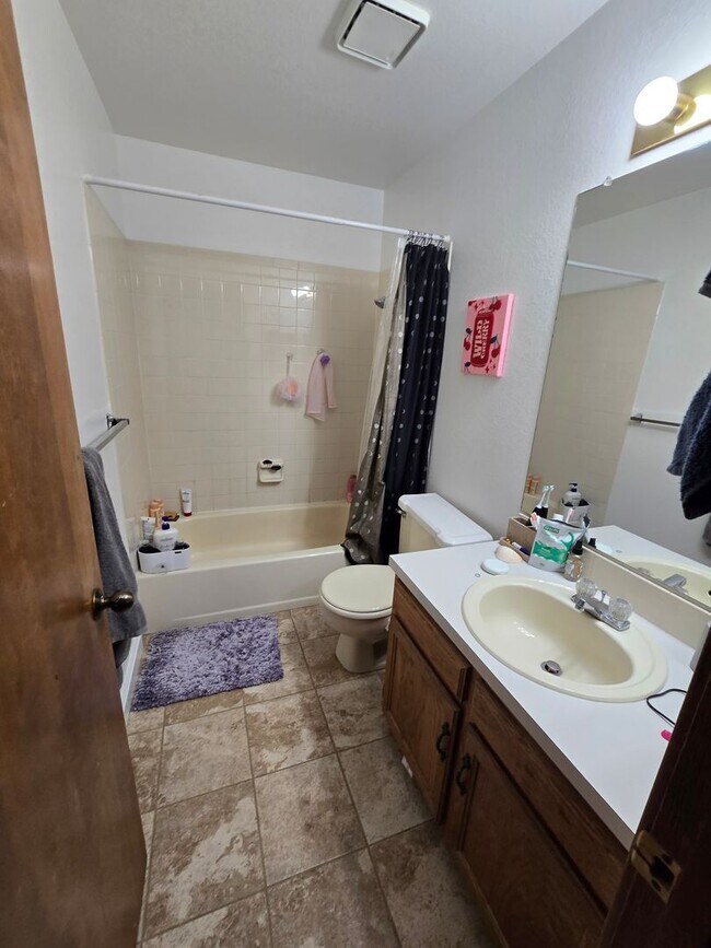 Building Photo - 2 Bedroom Plus Loft with covered parking!