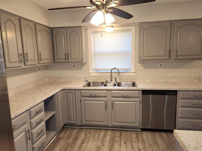 Building Photo - 7188 Pleasant Ridge Rd