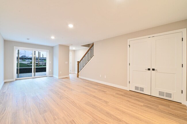 Building Photo - Walworth Townhomes