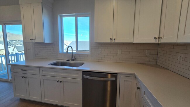 Building Photo - 668 Boseman Dr