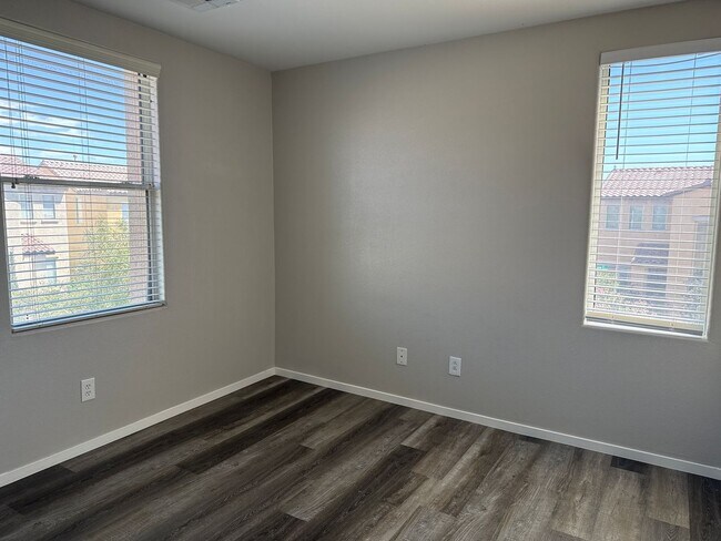 Building Photo - 4bd/2.5bath House