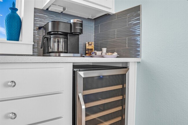 Building Photo - 312 Seagrass