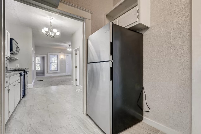 Building Photo - 615 Linwood Ave NE