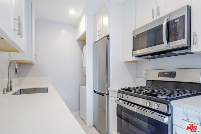 Building Photo - 1116 San Rafael Ave