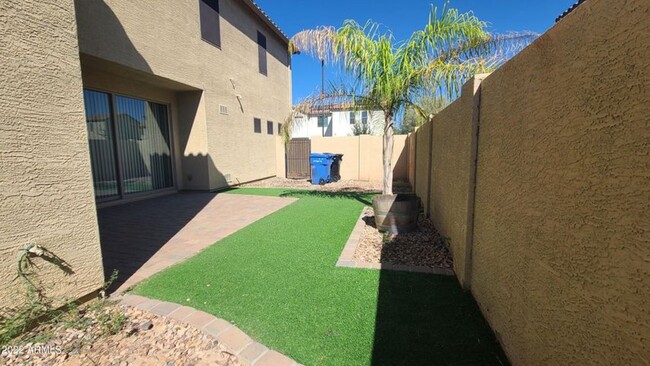 Building Photo - 4 -bedroom just steps from Community pool