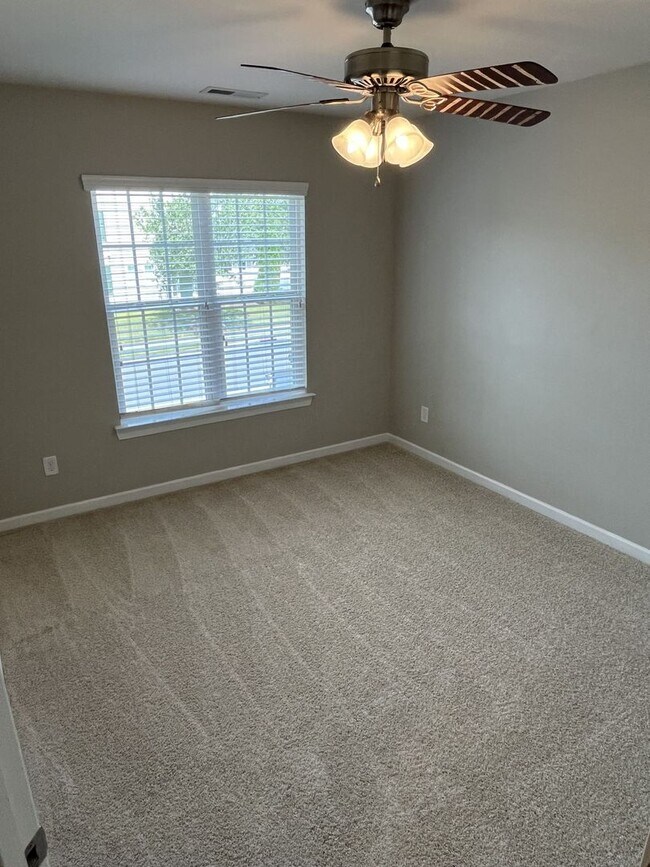 Building Photo - Great 2 Story 3 Bedroom Townhome in Stone ...