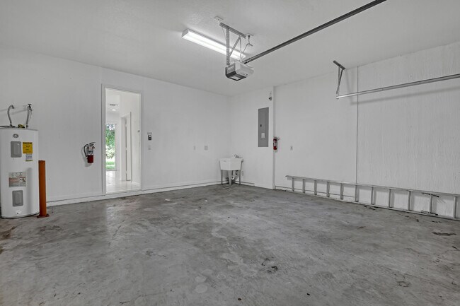 Building Photo - 176 Bellezza Terrace