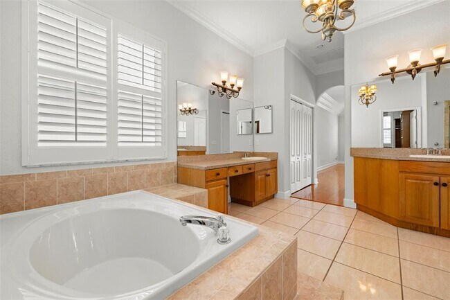Building Photo - 3916 Valrico Grove Dr