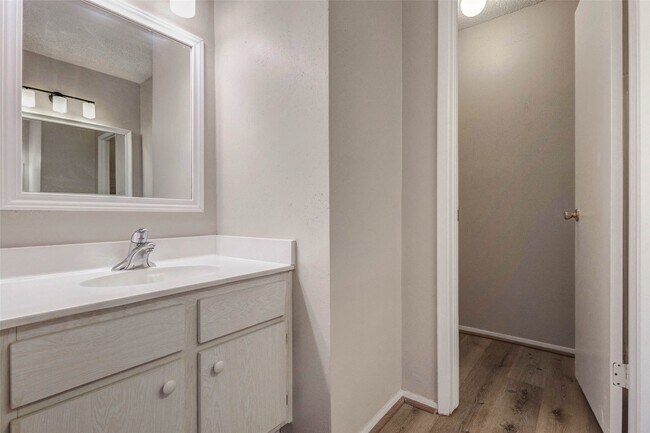 Building Photo - 2952 Meadowgrass Ln