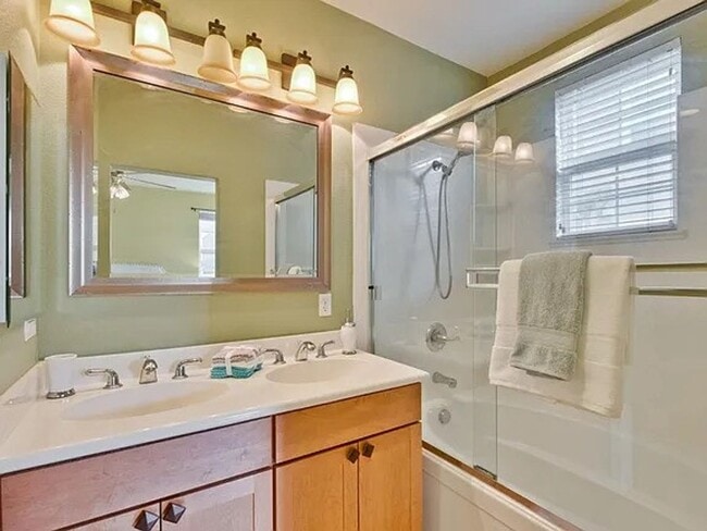 Building Photo - SAN JOSE-beautiful  townhome with tandem t...