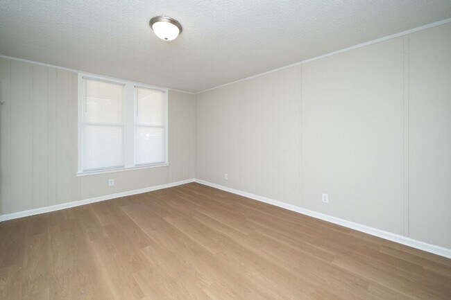 Building Photo - 1623 Holbrook Ave