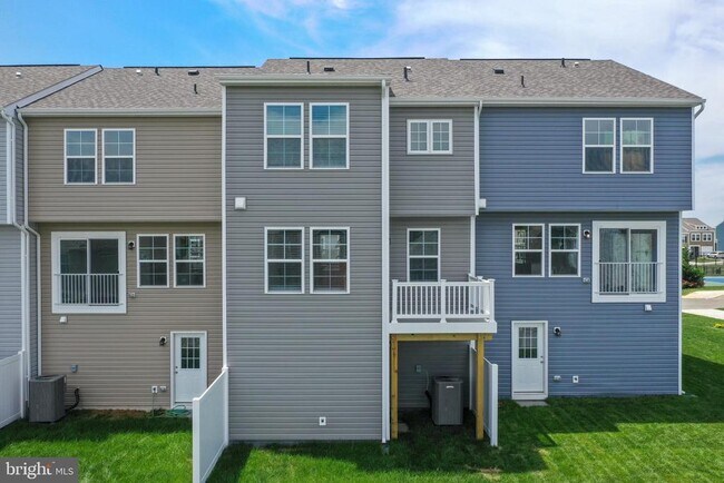Building Photo - 233 Clifton Mnr