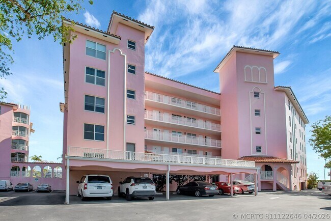 Building Photo - 1099 S Ocean Blvd