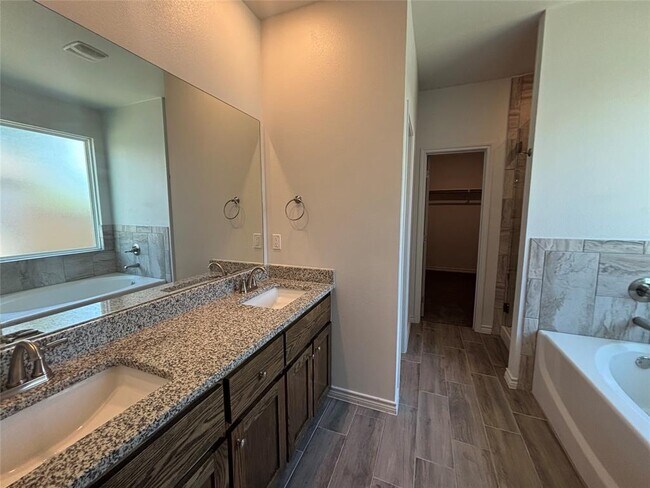 Building Photo - 725 Freedom Cir