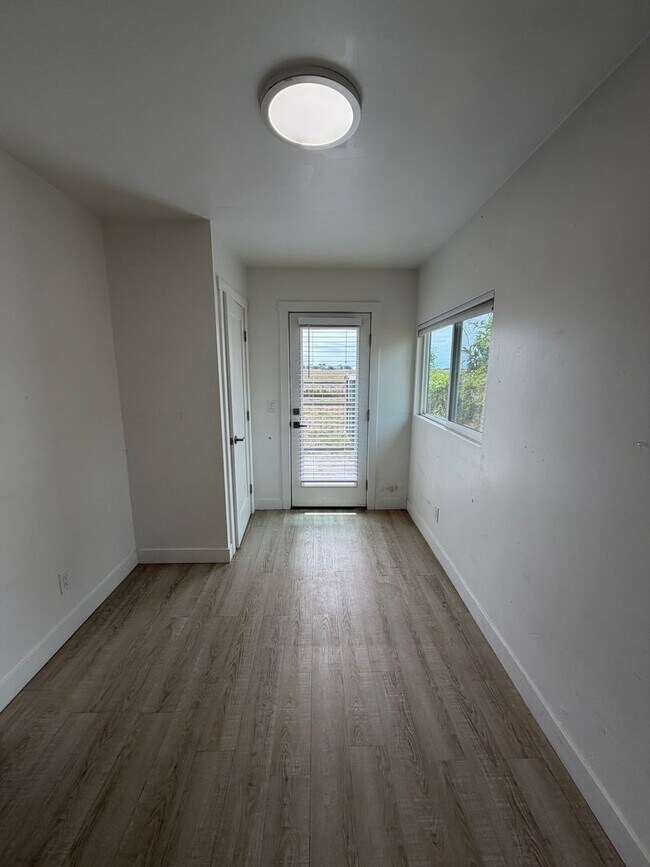 Building Photo - Coastal Living in Carpinteria