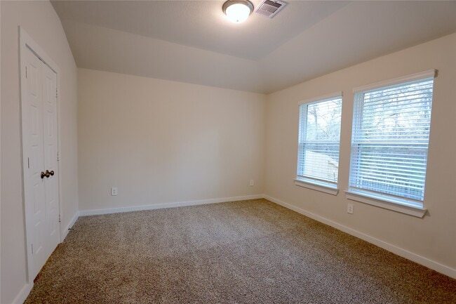 Building Photo - 6686 Lahna Oak Dr