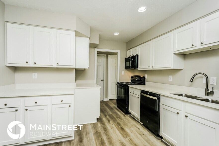Building Photo - 8501 Shirley Ln
