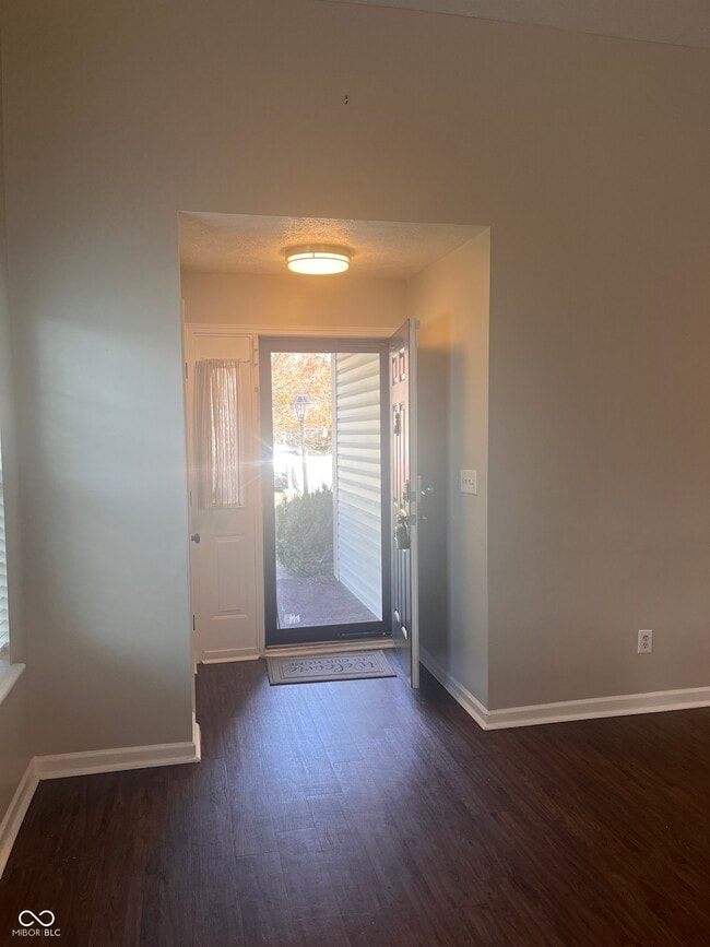 Building Photo - 10937 Snowdrop Way
