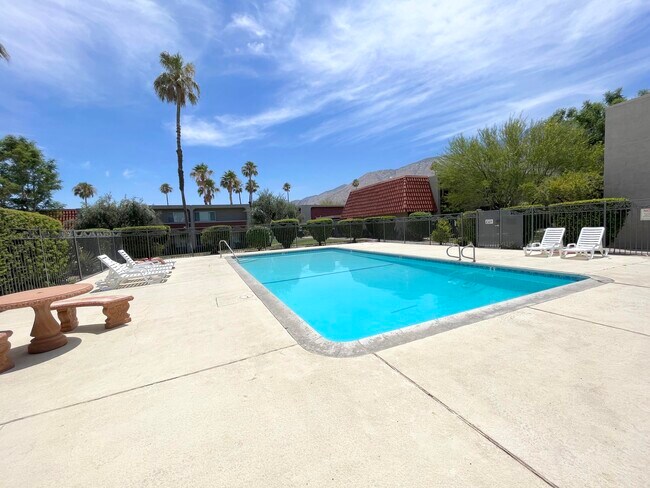 Building Photo - 2230 N Indian Canyon Dr