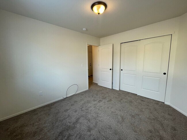 Building Photo - Low-Maintenance 3BR Ranch in Johnstown Far...