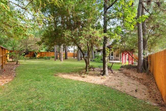Building Photo - The Perfect Woodlands Retreat: Steps from ...