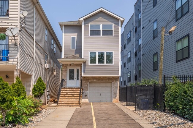 Building Photo - 1117 Chestnut St