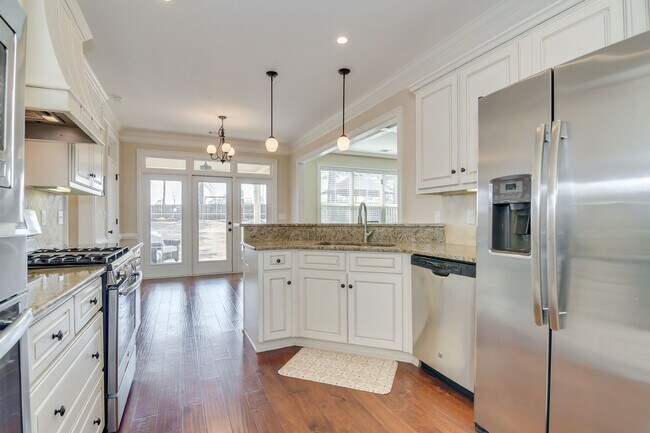 Building Photo - Gorgeous 5-Bedroom 3.5 Bath Home