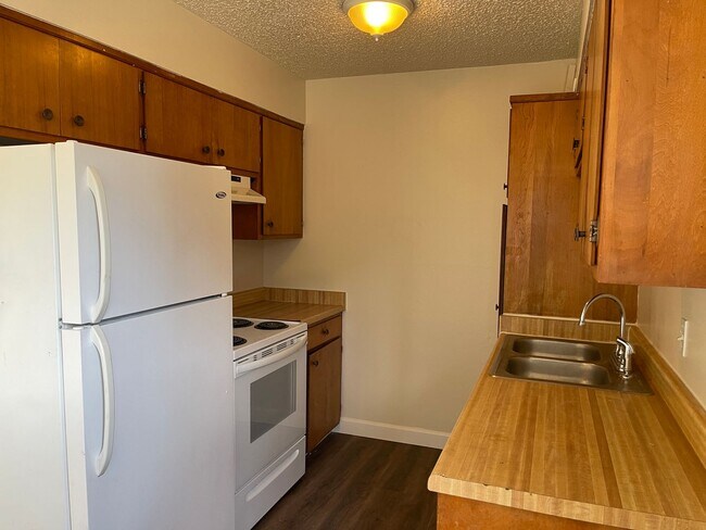 Building Photo - 1323 Edwards Ave