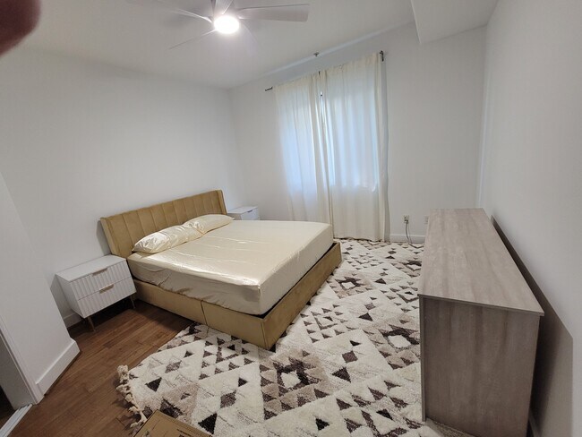 Building Photo - 1310 Armacost Ave