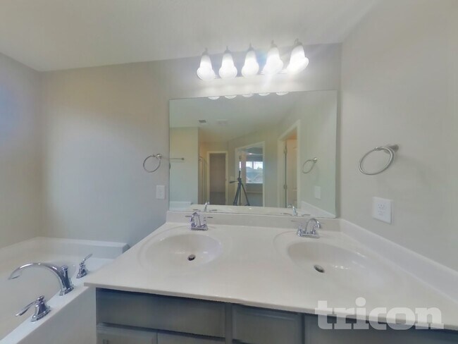 Building Photo - 143 Edgefield Ct