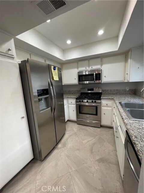 Building Photo - 208 W Olive Ave