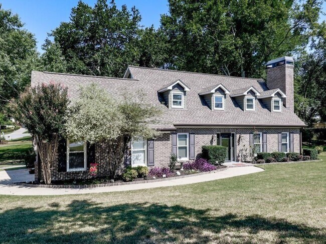 Building Photo - 2200 Heritage Trace View