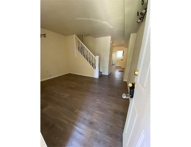 Building Photo - 538 Maude Ave