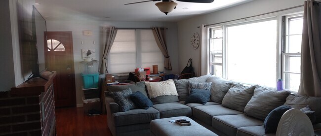 Building Photo - 98 Mearns Ave